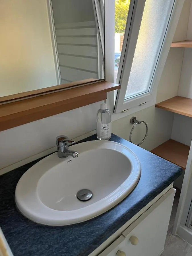 Mobil Home Bungalow 6 Personnes Villeneuve Loubet Plage Marina Baie Des Anges 0*, Villeneuve-Loubet
